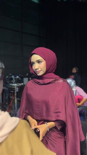 MeleTOP: Cantik dengan Aura Tersendiri di Astro Ria