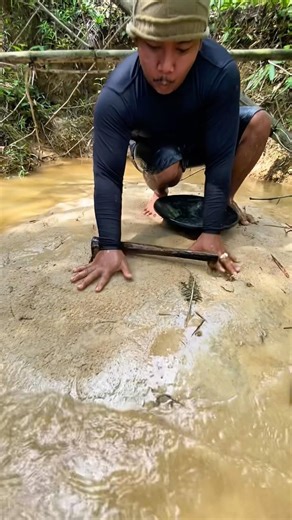 Black sand under the bamboo tree #goldhunting #rivergold #goldpanning #goldfind #goldrush