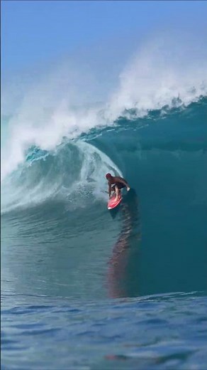 🔴(NOT A.I.) Teahupo'o Crowd But Only 1 Can Score