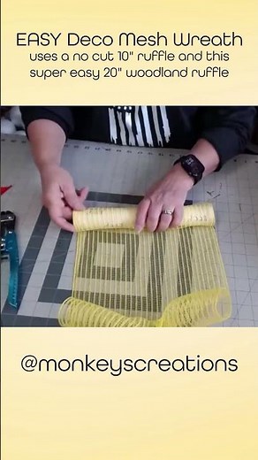 Easy 20" Woodland Ruffles: Tutorial #decomesh #petalperfection @MonkeysCreations ​