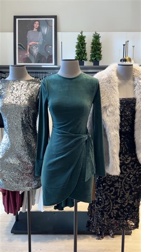 You know what to do. 🙂‍↕️ This weekend only: head in store or online for 40% off everything free shipping for your best haul yet. (Excl. apply.) | Express