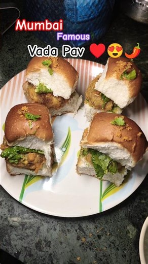 Mumbai Famous Vada Pav ♥️🌶️😍 Vada pav Recipe 🌶️😍🌶️ #vadapav #streetfood #mumbaistreetfood #shorts