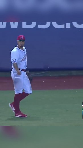 🇲🇽 Jonathan Jones with a smooth catch in center field back in the WBSC Premier12 2019. #Premier12 | WBSC