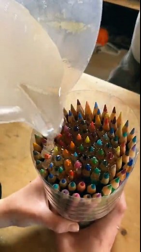 Farbstifte Epoxidharz = ? 🎨⚱️ #holzart #holz #epoxy #epoxidharz #drechseln #craft #foryou #fürdich #fyp #austria