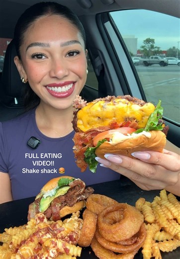 SHAKE SHACK!🍔 Have you tried this before? Also who has watched verity I cant wait to see it!😭❤️#mukbang #eatwithme #asmr
