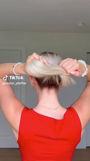 Easy Messy Bun Tutorial for Spring/Summer
