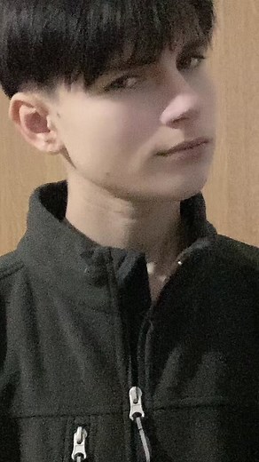 Cosplay Transformation into Howl from Howl's Moving Castle