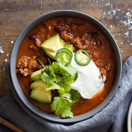 This Instant Pot Chili is perfect for either feeding a crowd, meal prepping, or freezing. In under an hour you have a big pot of nourishing, delicious chili con carne that makes everybody happy! Printable recipe: https://greenhealthycooking.com/instant-pot-chili/ Ingredients: 1 Tbsp avocado oil 1 yellow onion, chopped 3 cloves garlic, chopped sea salt pepper 1 tsp chili powder 1 tsp paprika 1 tsp cumin 1 tsp oregano 2 lbs lean ground beef 1 cup diced carrots 1.5 cups diced bell pepper any color 