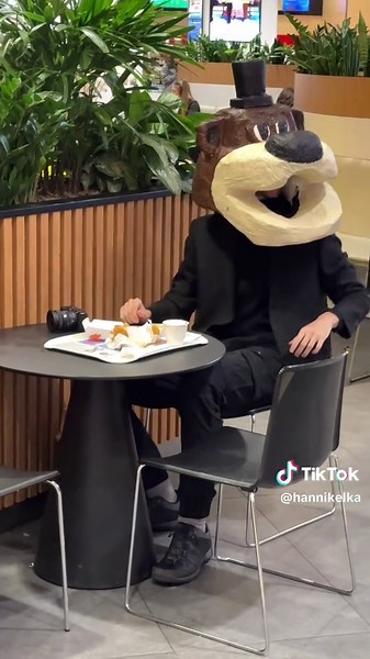 FNAF Cosplay at Freddy Fazbear's Pizzeria