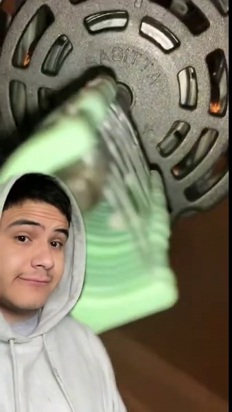 Fan vs. Floss Picks – The ULTIMATE Battle!