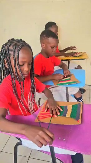 #theplaypinschool #learningtodayforabettertomorrow #makingamatusingacardboardloom