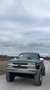 Do you guys prefer grapps or boggers?🤔 We think these mud grapps look perfect on this obs🔥 . Start your build today! Obssuperstore.com . #obs #obsaddiction #obsk1500 #obstahoe #obschevytrucks #obsluxury #k1500 #k1500chevy #c1500 #454ss #c2500 #c3500 #k2500 #k3500 #obschevy #liftedobs #obschevy | obssuperstore