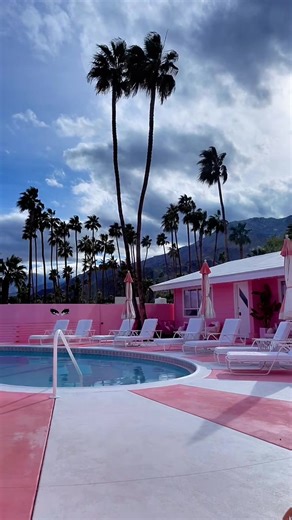 Exploring One of the Prettiest Hotels in Palm Springs
