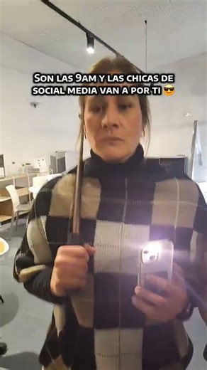 Eligiendo a nuestra próxima víctima 😎😎 #socialmediamarketing #maketing #contentcreator