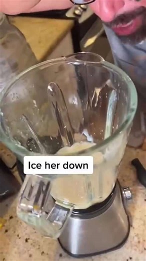 How to make a frozen gin cocktail 🥶 🍸 #shorts