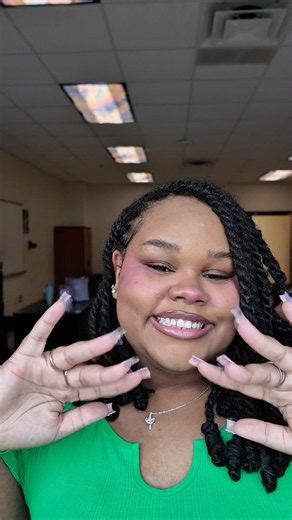 Welcome Back to Ms. Owens’ Room! 🍎 #teacher #morningroutine #makeup #naiyakenae