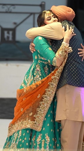 The cutest father daughter dance 🥺💛 #dance #indianwedding #fatherdaughter #cute #emotional #dancevideo #indianwedding #sikhwedding #jaggo #danceperformance #dancevideo #fyp