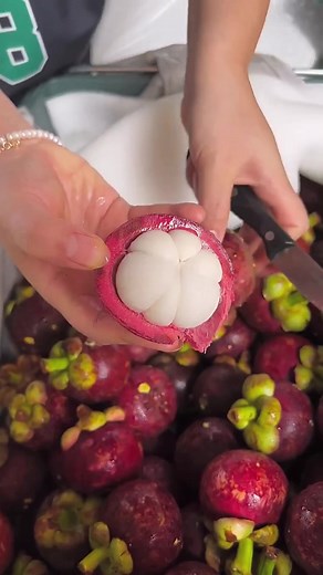 How to Prepare Ripe Red Fruits for Delicious Recipes