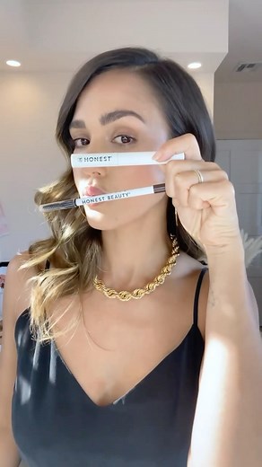 Jessica Alba on Instagram: "Name a better (brow) duo... I’ll wait 😜"