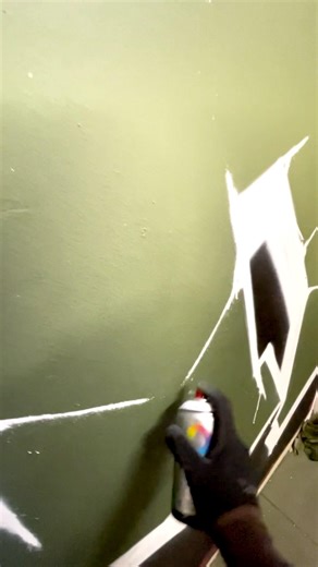 Just a quick demo on adding texture and cracks to your piece using the Needle Cap.