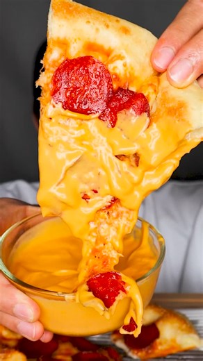 MAR ASMR🍔🍩 on Instagram: "Pizza Hut Pepperoni Pizza🍕 #asmr #mukbang #pepperoni #pizza #cheese #cheesy #food #foodies #eating #eatingsounds #pizzahut"