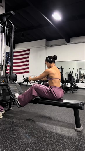 my current 4 day workout split 🤍 @DFYNE code ‘BRIANA’ #workoutsplit #glutesworkout #dfyne