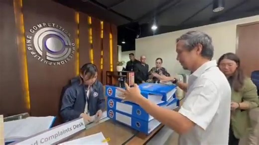 LOOK: DPWH Sec. Vince Dizon formally refers two cases of bid manipulation and bid-rigging to the Philippine Competition Commission (PCC). This is in connection with the flood control corruption scandal. The first case involves Wawao Builders, IM Construction Corporation, SYMS Construction Trading, St. Timothy Construction Corporation and officials and employees of the DPWH Bulacan 1st District Engineering Office. The second case involves Elizaldy Co-linked Sunwest, Inc., and officials and employ