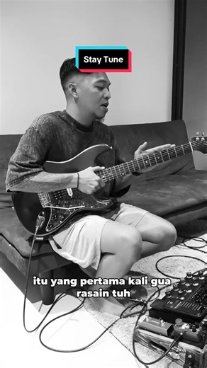 Apa kata @_lutfifirmansyah_ (Gitaris @kotakband_ ) mengenai Gitar Terbaru dari JS Guitars?!? Stay Tune!😎🚀 . . info lebih lanjut hubungi 👇🏻 Tokopedia : jsguitarsofficial Instagram : jsguitars.id website : jsguitarsofficial.com Youtube : jsguitarsofficial . . #jsguitars #jsguitarsofficial #alatmusic #brandlokal #madeinindonesia