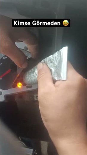 Turning off the warning light without anyone seeing 😅 #funnyvideos #comedy #humor