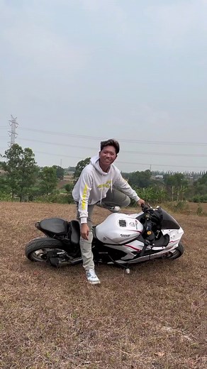 Viral Video: ZX25R DITANGAN BABANG - Menarik Perhatian!
