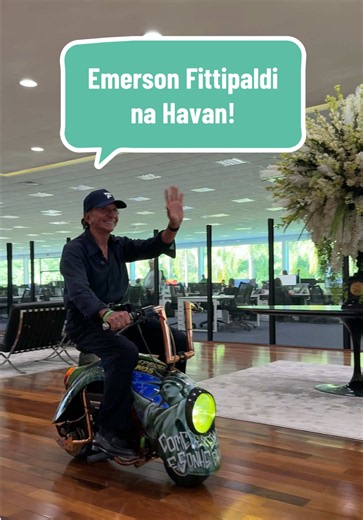 Véio da Havan e Emerson Fittipaldi andando pelo escritório mais feliz do mundo!