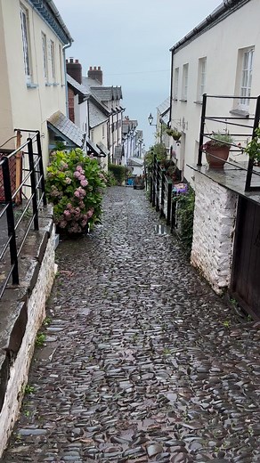 7.5K views · 258 reactions | Clovelly Devon in England gbeng #clovelly #visitclovelly #visitdevon #uk | Europe attractions | Facebook