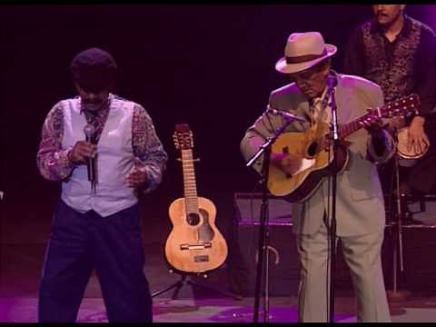 Compay Segundo - La juma de ayer feat. Pio Leyva (Live Olympia París 1998)
