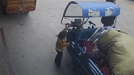 Little girl accidentally crashes cart into parked car causing over £700 in damages