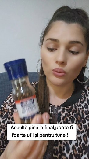 Cuisoarele au mai multe beneficii pentru sănătate, printre care: Poți mesteca 2 muguri de cuișoare pentru a ajuta la ameliorarea durerilor de cap. Cuisoarele conțin eugenol, care are proprietăți analgezice și antiinflamatorii. Mestecându-le, poți obține un efect calmant. Totuși, este important să nu exagerezi, deoarece cuișoarele au un gust foarte intens și pot irita. Tratarea durerilor de cap – Uleiul de cuișoare poate calma durerile de cap prin aplicarea pe tâmple. Antiseptice și antibacterien