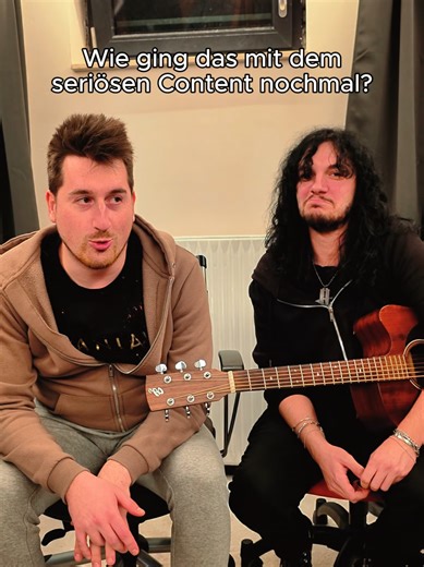 Bei den ganzen Performance und Spaßvideos haben wir glatt vergessen wie das mit dem seriösen Content funktioniert 😂 📷: @lobinha_photography ___________________________________________ Mehr Infos unter www.maniaxmusic.de ___________________________________________ #maniax #maniaxmusic #funnycontent #behindthescenes #youreamaniactoo