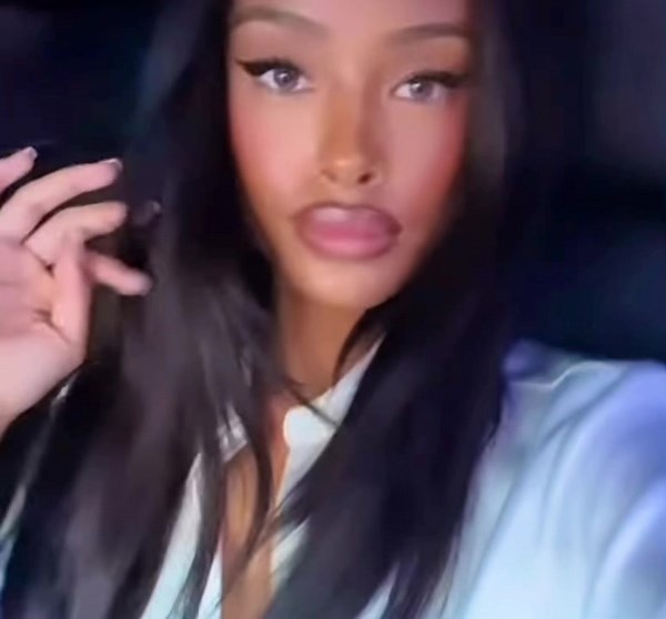 Embracing Your Reflection: The Beauty of Vinetria