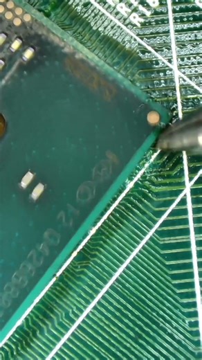 CPU pływa na cynie - zdejmowanie układu BGA na podgrzewaczu z HOTAIR!