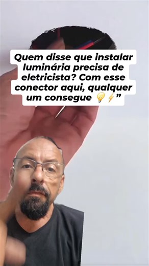 Luis Munaro Filho on Instagram: "Instalação de luminária sem emenda, sem bagunça e sem dor de cabeça 💡 Com esse conector, o trabalho fica mais rápido, seguro e com acabamento profissional. DIY simples que qualquer um consegue fazer 🔧⚡” Hashtags: #DIY #FaçaVocêMesmo #DicaDeCasa #EletricaResidencial #Luminaria ConectorEletrico SemGambiarra ReparoSimples DicaRápida InstagramDIY CasaOrganizada"