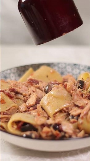 Pasta al Tonno con Peperoncino Cayenna, Maggiorana e Pepe dei Dogi