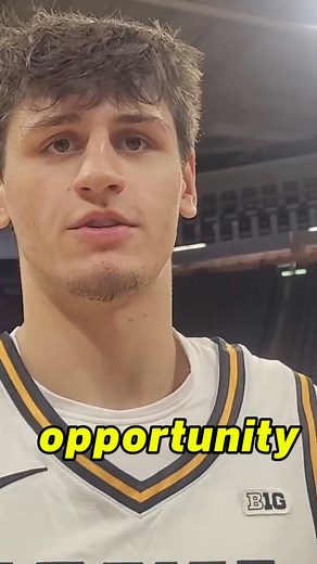 35K views · 551 reactions | ⭐️⭐️⭐️⭐️ Turning down offers from Purdue, Kansas, UCONN and more to play for Ben McCollum and @iowahoops. Learn how former 4 star recruit Trey Thompson made his decision to reclassify to play this year for the Hawks FULL INTERVIEW: https://youtu.be/V21_Qcph00k?si=OcHCH9fou3aa1gCF #iowahawkeyes #hawkeyebasketball #GoHawks #hawkeye #ncaabasketball #HAWKEYES #iowa #collegebasketball | From the Hawkeye of the Storm | Facebook