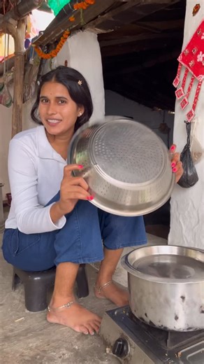 Hem Ke vlogs88 on Instagram: "Stim roll bnaye 🤤😋#viralvideos #viralreels❤️ #trandingshorts❤️❤️❤️"