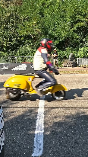 Wie hat sich Philipps Vespa beim Glemseck 101 Mods vs. Rocker geschlagen? 🏍️💨 Komplettes Video findet ihr auf unserem Youtube Channel ↗️ LINK in BIO #Glemseck101 #Glemseck #Vespa #Motorrad #Tuning #Motor #Engine #BFA #Racing #ModsVsRockers #VespaVsBike #SIP #sipscootershop | SIP Scootershop