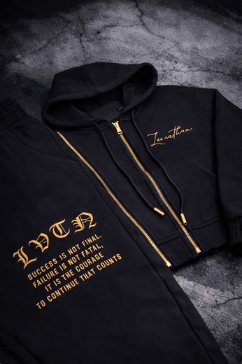 Behind the scenes @Leviathanclub Part #1 Je vais commencer à faire plus de vidéos pour vous expliquer le processus de ce qui se passe réellement en arrière de Leviathan. C’est le temps de vous inclure dans la compagnie. 🔥 #pourtoi #quebec #gymwear #entrepreneur