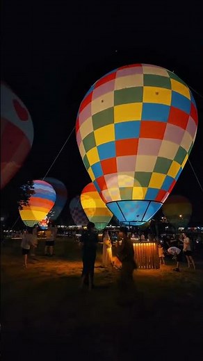 Glowing Hot Air Balloon Decor at Viral Street Light Hack for Balloon Festivals 🎈 #inflatable