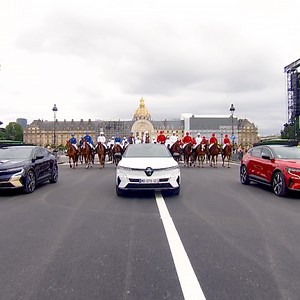 4.2K views · 97 reactions | è iniziata una nuova era. a Parigi, 220 cavalli insieme a nuova #Renault #Megane #ETech 100% #electric hanno dato vita ad un evento spettacolare. dalla potenza dei cavalli alla potenza dell’elettrico. #RenaultElectroHorseParade | Renault | Facebook