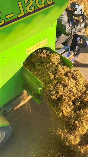 Smart Cow Fodder Feeding Machine in Action 🐄🌾 #shorts