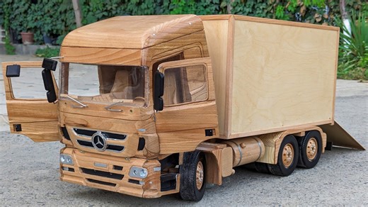 I built a Mercedes-Benz truck out of wood!