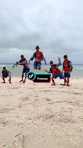 Freeze #fyp #fypシ #viral #trending #xuhoung #fun #funny #kinemaster #capcut #editor #editing #trick #freeze #freezeframe #videography #wallpaper