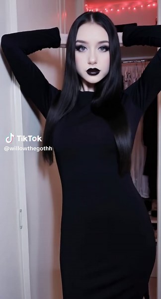 smooth as midnight 🖤🌙 #goth #gothgirls #gothic #gothicgirls #heavymetal